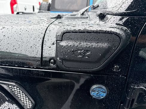Certified 2023 Jeep Wrangler Unlimited Sahara AWD/4WD image 9