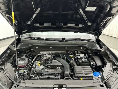 Certified 2025 Volkswagen Taos SE image 27