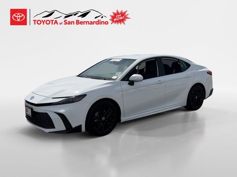 Certified 2025 Toyota Camry SE w/ Convenience Package image 1