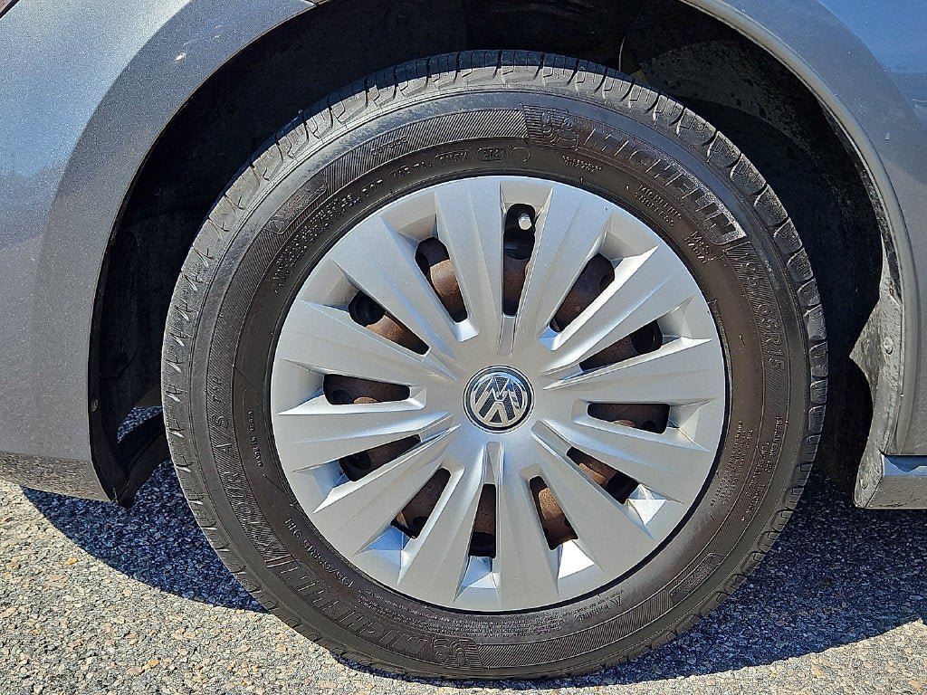 Used 2015 Volkswagen Golf Launch Edition FWD image 8