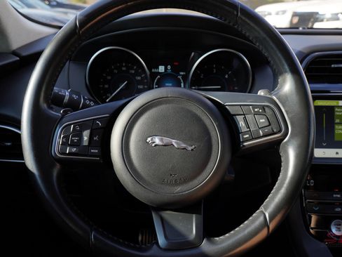 Used 2019 Jaguar F-PACE Premium image 27