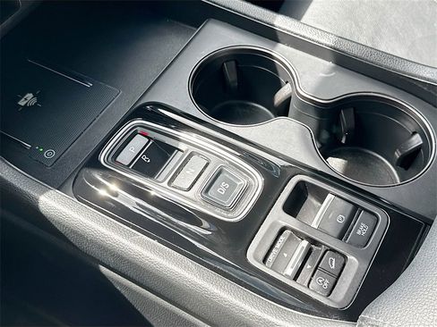 Used 2025 Honda Pilot EX-L image 17