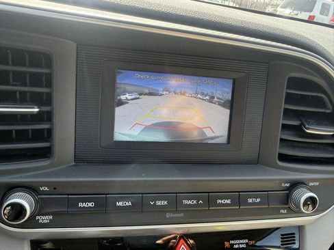 Used 2020 Hyundai Elantra SE FWD image 14