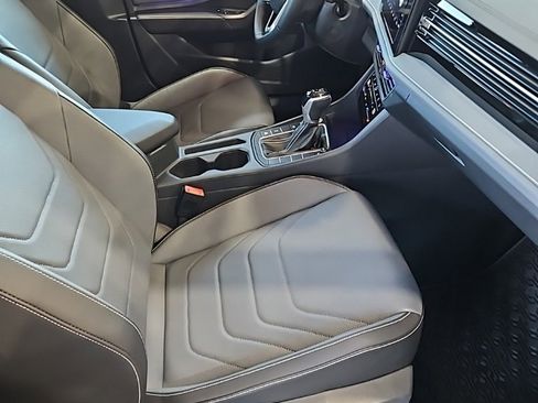 Used 2025 Volkswagen Jetta SEL image 13