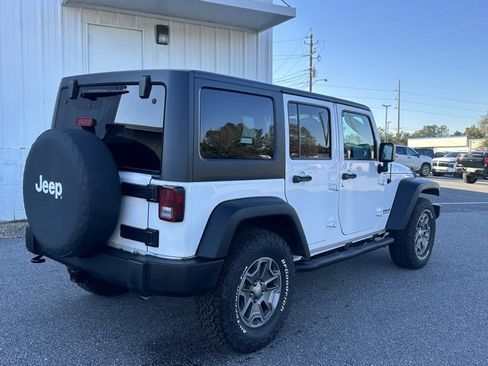 Used 2017 Jeep Wrangler Unlimited Rubicon w/ Connectivity Group image 28
