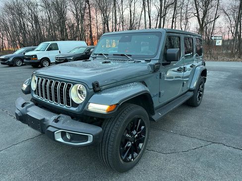 Used 2025 Jeep Wrangler Sahara image 1