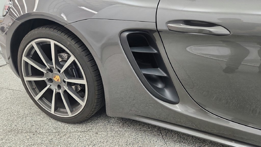 Used 2017 Porsche 718 Boxster RWD image 29