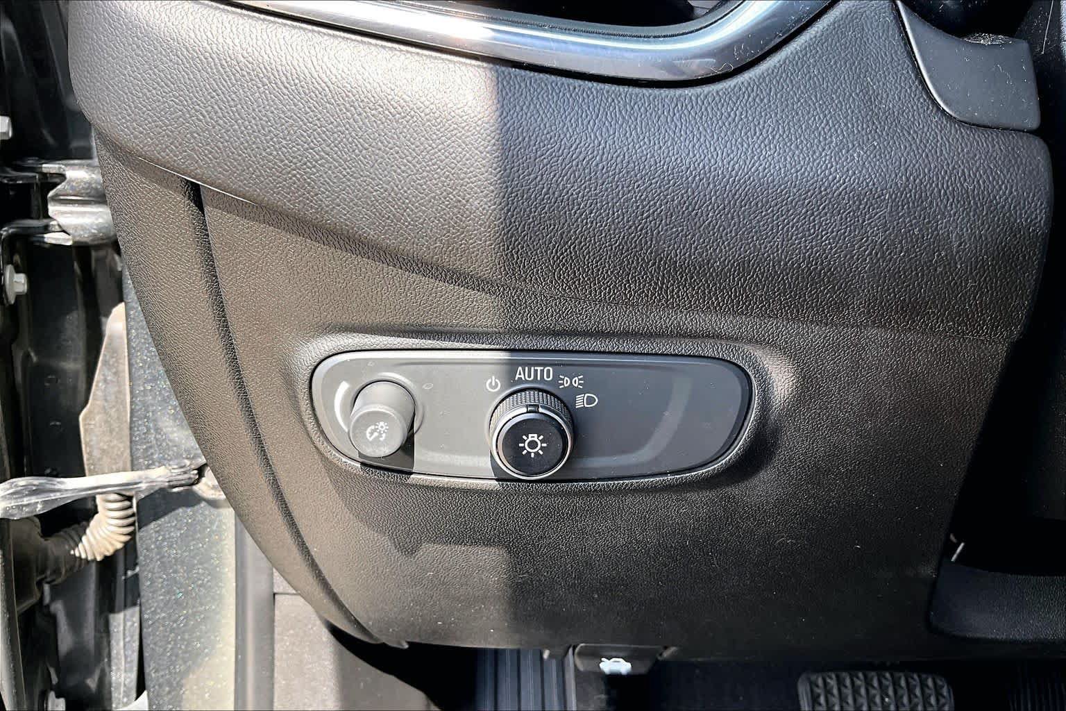 Used 2020 Chevrolet Equinox LS FWD image 33
