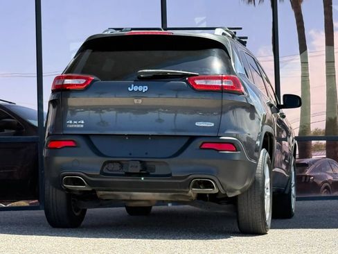 Used 2016 Jeep Cherokee Latitude w/ Comfort/Convenience Group AWD/4WD image 11