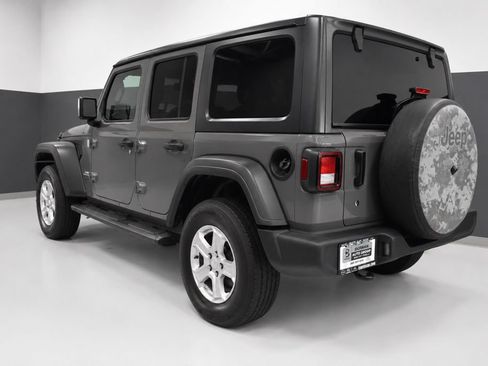 Used 2019 Jeep Wrangler Unlimited Sport S AWD/4WD image 3