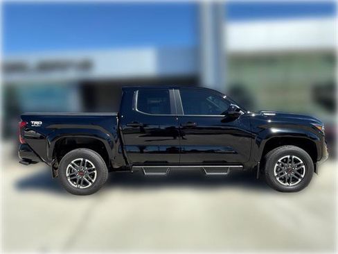 Used 2024 Toyota Tacoma TRD Sport AWD/4WD image 11