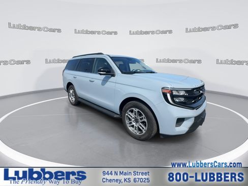 Used 2025 Ford Expedition Active AWD/4WD image 2