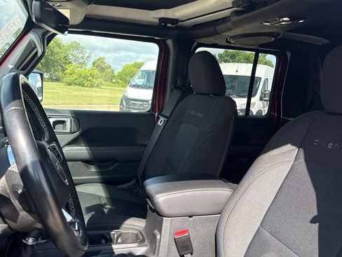 Used 2022 Jeep Gladiator Overland w/ Cold Weather Group AWD/4WD image 11