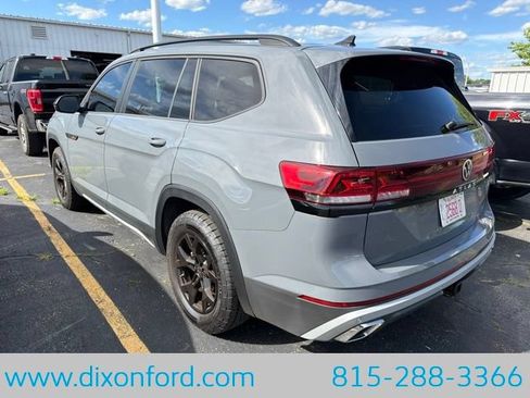 Used 2025 Volkswagen Atlas Peak Edition SE AWD/4WD image 3