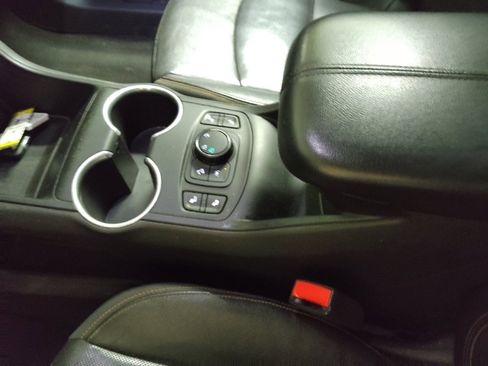 Used 2021 GMC Terrain SLT AWD/4WD image 26