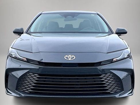 Used 2025 Toyota Camry LE image 3