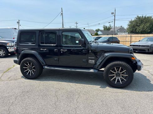 Used 2018 Jeep Wrangler Unlimited Sahara w/ Dual Top Group AWD/4WD image 2
