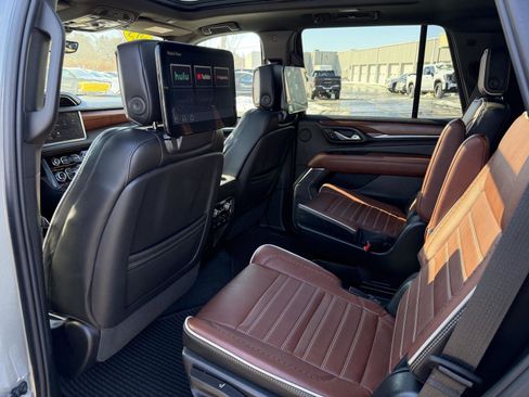 Used 2023 GMC Yukon Denali Ultimate image 16