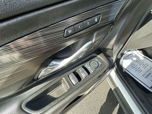 Used 2024 GMC Terrain SLT w/ Tech Package image 19