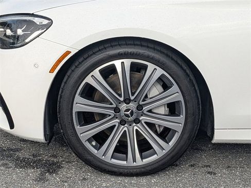 Used 2022 Mercedes-Benz E 350 Sedan image 9