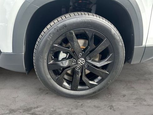 Used 2022 Volkswagen Taos SE AWD/4WD image 9