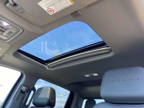 Used 2023 GMC Sierra 2500 Denali w/ Denali Ultimate Package image 14