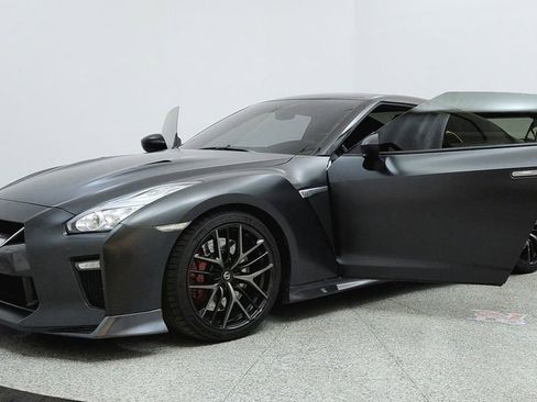 Used 2019 Nissan GT-R AWD/4WD image 9