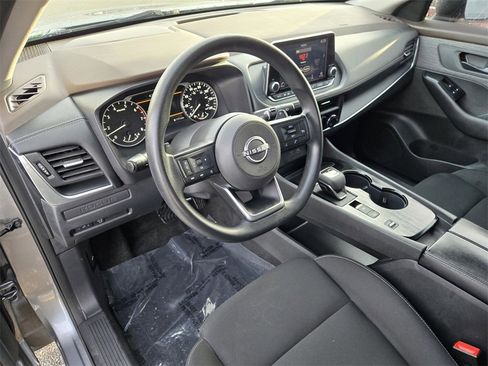 Used 2023 Nissan Rogue S image 18