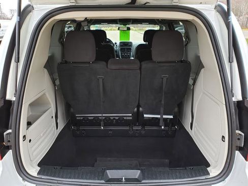 Used 2016 Dodge Grand Caravan SE image 5
