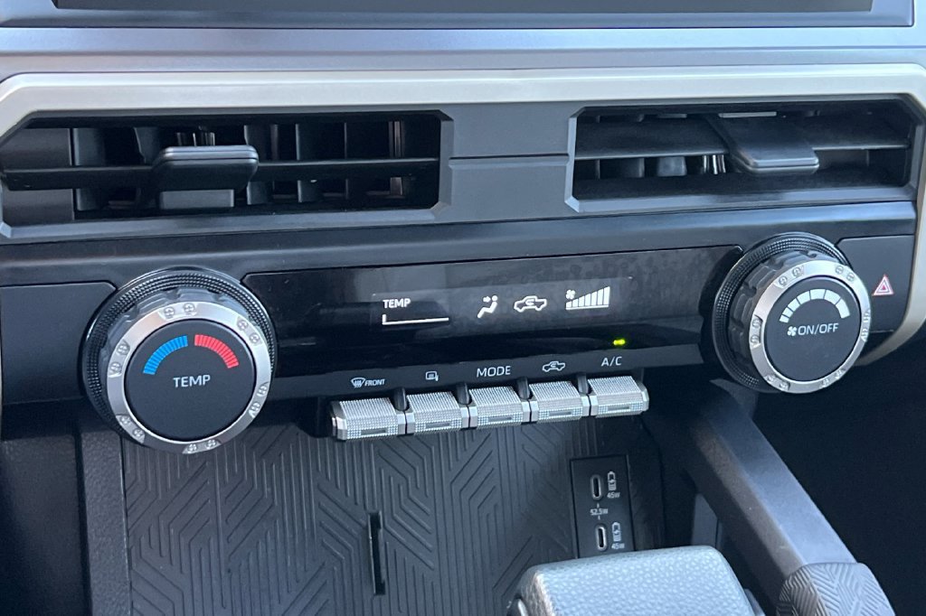 Certified 2025 Toyota Tacoma SR5 AWD/4WD image 23