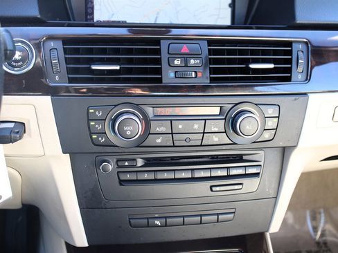 Used 2012 BMW 335i Convertible image 28