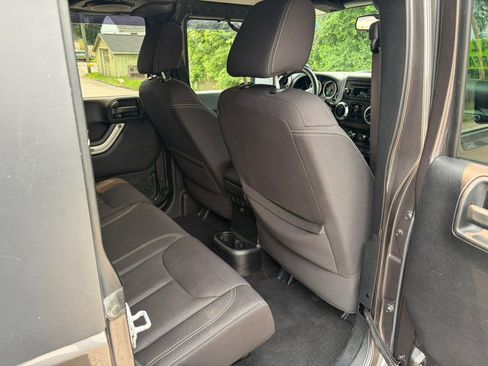 Used 2014 Jeep Wrangler Unlimited Sahara AWD/4WD image 22
