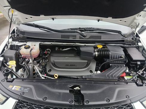 Used 2023 Chrysler Pacifica Touring-L FWD image 26