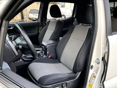 Certified 2021 Toyota Tacoma TRD Off-Road image 7