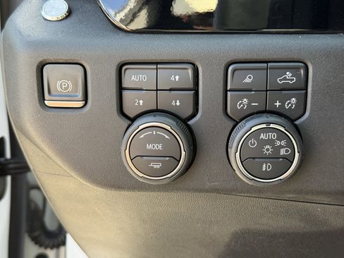 Used 2024 Chevrolet Silverado 1500 LTZ image 25