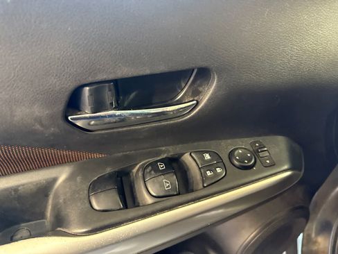 Used 2018 Nissan Kicks SR w/ Exterior Package FWD image 16