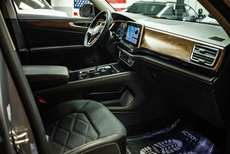 Used 2025 Volkswagen Atlas SE FWD image 15