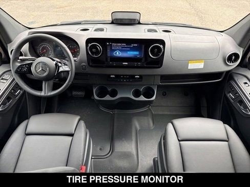 Used 2025 Mercedes-Benz Sprinter 2500 image 17
