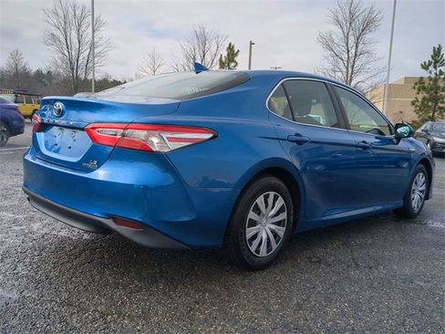 Used 2020 Toyota Camry LE image 4