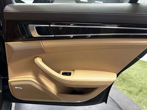Used 2018 Porsche Panamera image 22
