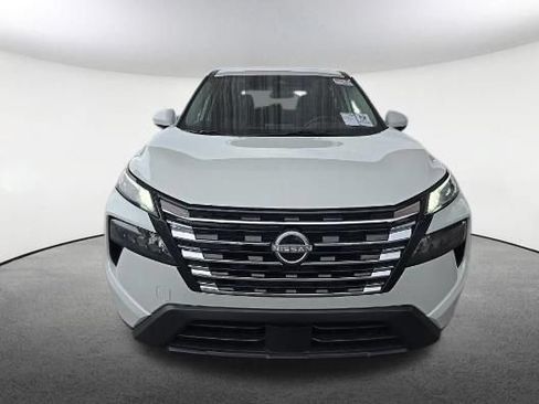 Used 2025 Nissan Rogue SV AWD/4WD image 2