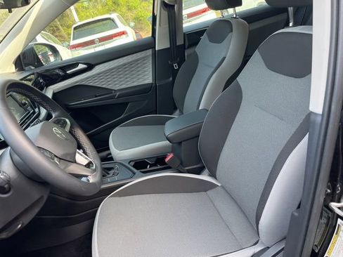 Used 2023 Volkswagen Taos S image 8