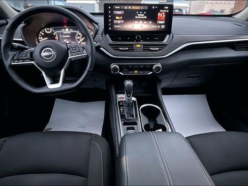 Used 2023 Nissan Altima 2.5 SV w/ SV Premium Package image 14
