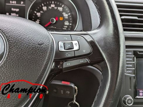 Used 2018 Volkswagen Passat 2.0T R-Line w/ R-Line Lighting Package image 27