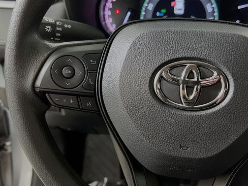 Used 2023 Toyota RAV4 LE image 19