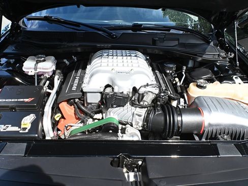 Used 2016 Dodge Challenger SRT Hellcat RWD image 14