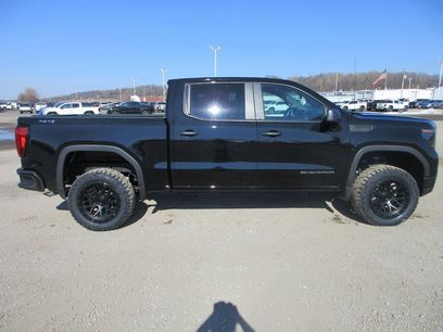 New 2026 GMC Sierra 1500 Pro w/ Pro Value Package