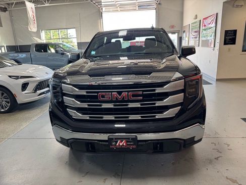 Used 2023 GMC Sierra 1500 SLE image 2