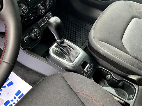 Used 2023 Jeep Renegade Trailhawk image 17