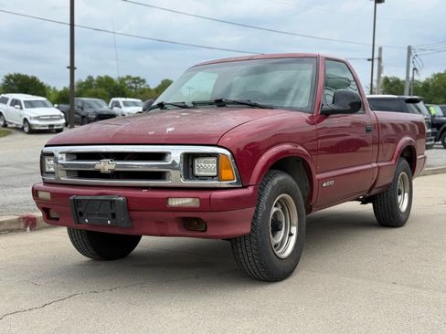 Used 1996 Chevrolet S10 Pickup 2WD Regular Cab image 2